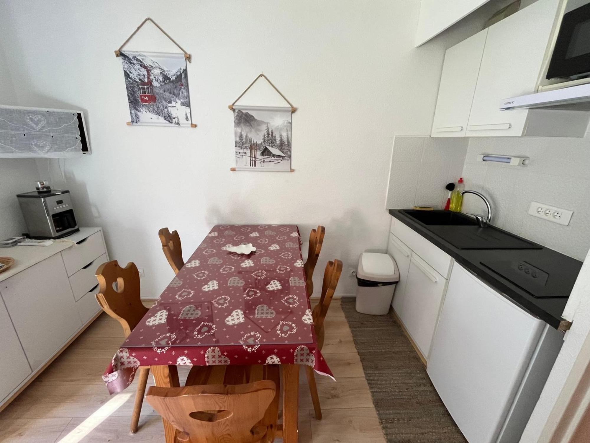 Les Pierres Blanches -- Acces A Pied Et Tmb Les Contamines-Montjoie